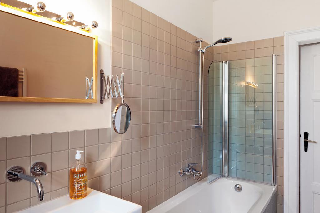 Design Apartments "Hier War Goethe Nie" Weimar  Oda fotoğraf